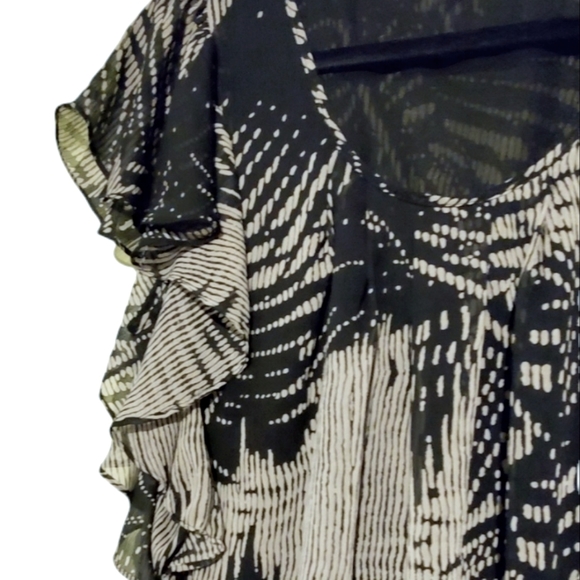 Daniel Rainn flouncy Black & Gray abstract pattern top. - Picture 3 of 6